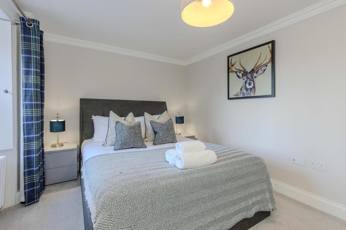 Dragon Suites - Edinburgh City Centre 2 Bed Apartment — Photos 1