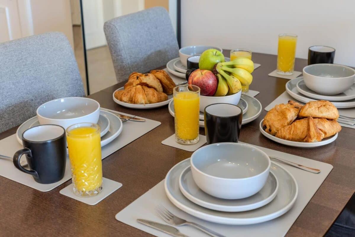 Dragon Suites - Edinburgh City Centre 2 Bed Apartment — Photos 3